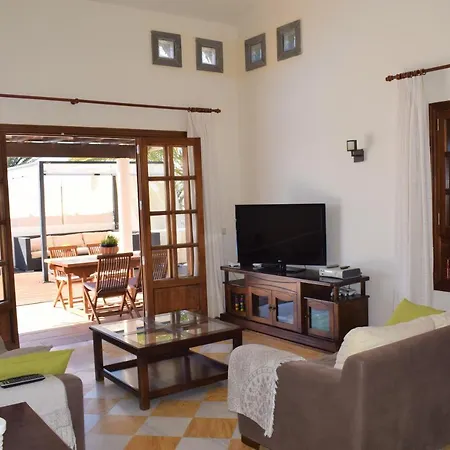Villa Alai. Privacidad. Piscina Climatizada. Wifi. Tv Cable. Playa Blanca (Lanzarote)