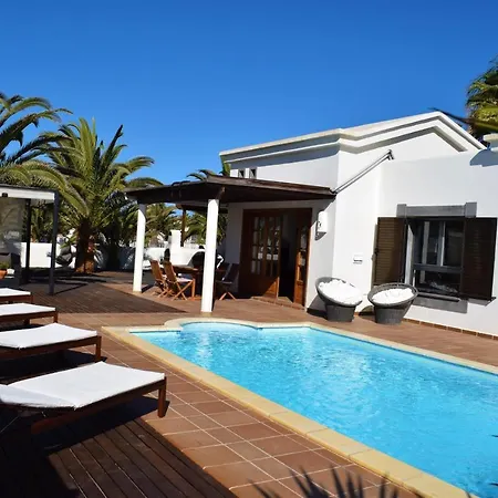 Alai. Privacidad. Piscina Climatizada. Wifi. Tv Cable. Villa Playa Blanca (Lanzarote)
